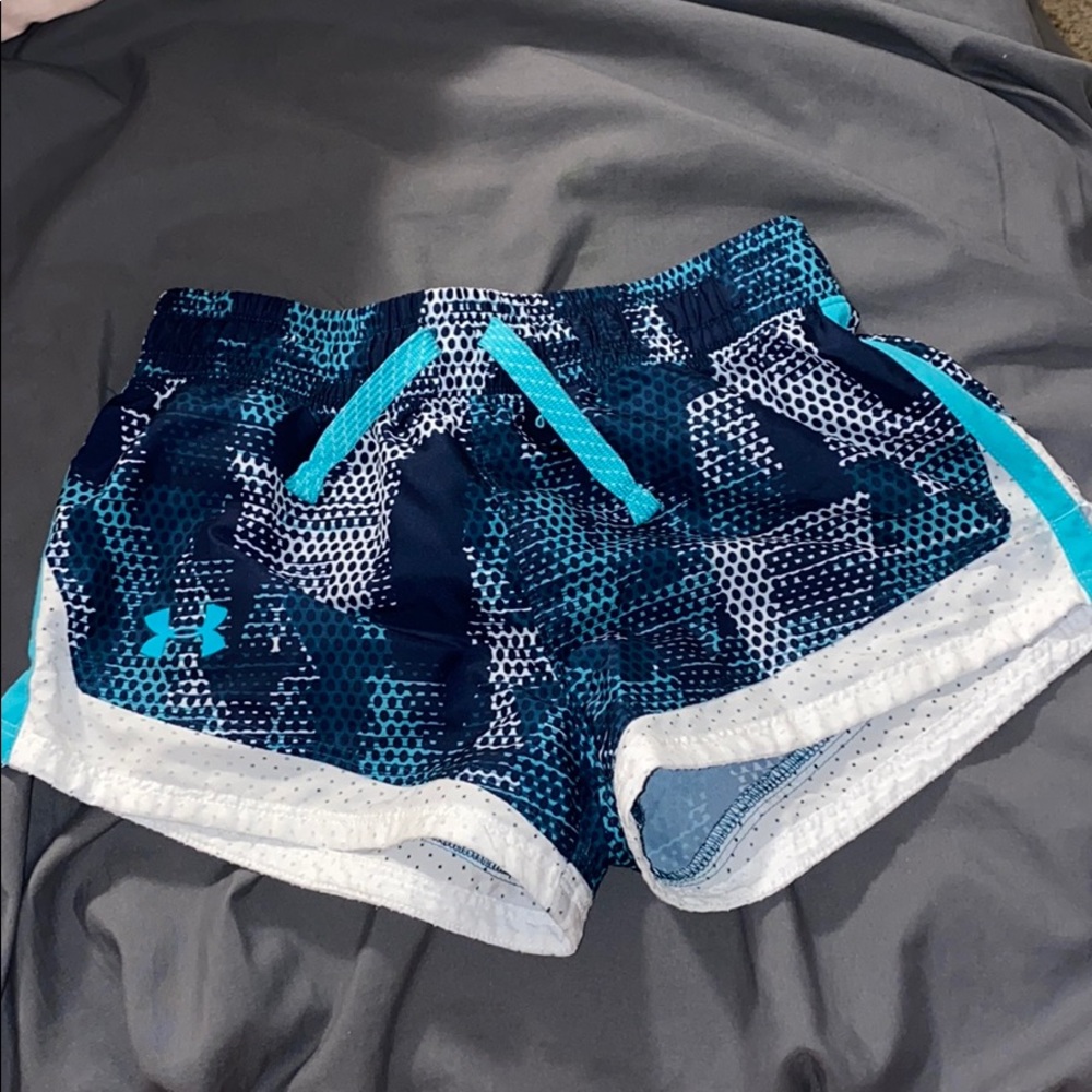 Girls Under Armour Small shorts